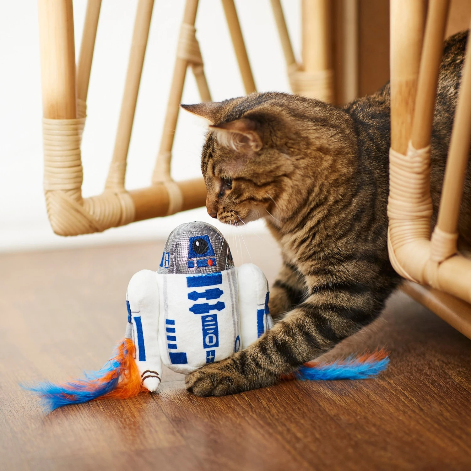 STAR WARS R2-D2 Plush Kicker Cat Toy With Catnip 5 STAR WARS R2-D2 Plush Kicker Cat Toy With Catnip - Image 3